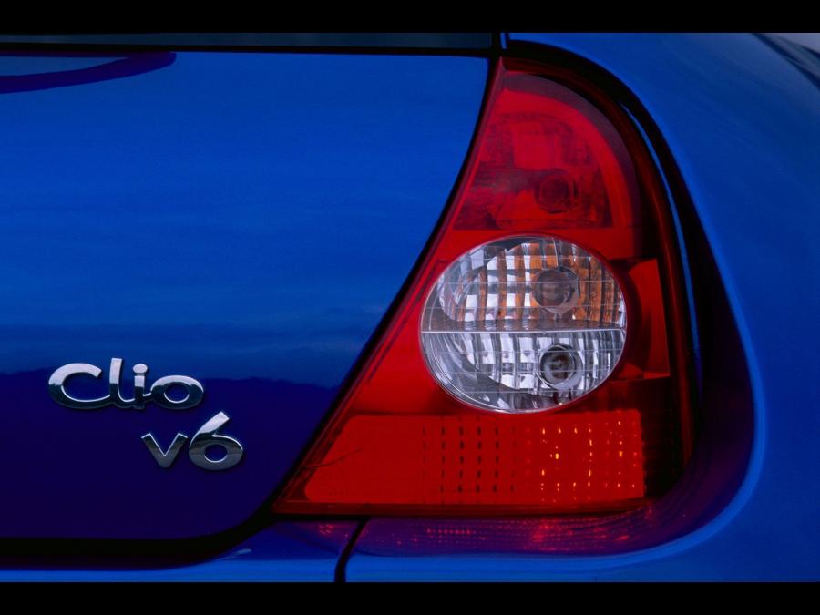  Renault Clio V6 2003 года  (фото 6 из 30)